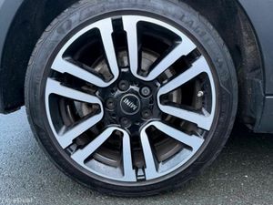 Mini Cooper 5-Door Cooper Exclusive - Image 3