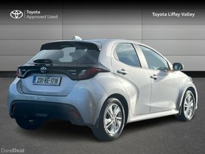 Toyota Yaris 1.5 HYBRID LUNA 4DR AUTO - Image 2