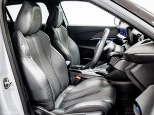 Peugeot 2008 E-GT 54kWh Auto 156HP - Image 3