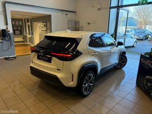 Toyota Yaris Cross 1.5 Hybrid5DR Auto. 1 Owner Onl - Image 3