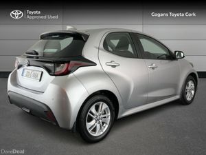 Toyota Yaris YARIS 1.5 HYBRID LUNA - Image 2