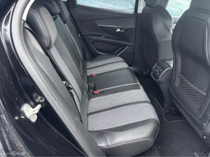Peugeot 3008 ALLURE 1.5 HDI 130 AUTO 6 6.2 4DR - Image 3