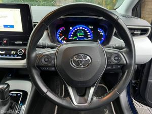 Toyota Corolla SOL ESTATE 1.8 HYBRID // DIAMOND CU - Image 4