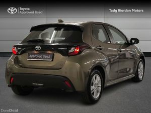 Toyota Yaris HYBRID 1.5 LUNA - Image 2