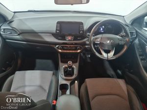 Hyundai i30 Diesel Deluxe - Image 2