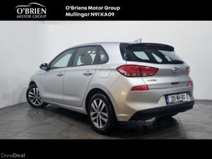 Hyundai i30 Diesel Deluxe - Image 3