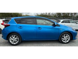 Toyota Auris 1.8 Petrol-Hybrid Automatic Low Milea - Image 3