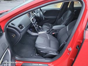 Volvo V40 Momentum D4 2.0 DIESEL AUTOMATIC, LOW MI - Image 4
