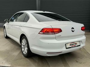 Volkswagen Passat 2.0 TDI SE BUSINESS 4DR 150PS - Image 4