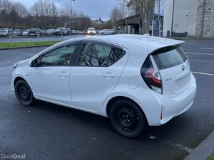 2020 TOYOTA AQUA HYBRID AUTO 58,000 KM - Image 3