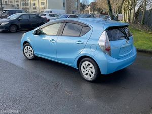 2014 TOYOTA AQUA HYBRID AUTO ONLY 33,000 KM - Image 4