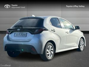 Toyota Yaris YARIS 1.5 HYBRID - Image 2