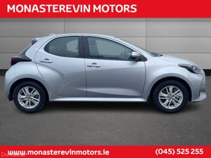 Toyota Yaris HYBRID 115 LUNA - Image 4