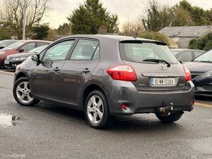Toyota Auris 2010 1.6 petrol - Image 4