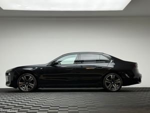 BMW 7-Series 750E M SPORT XDRIVE SAPPHIRE BLACK - Image 4
