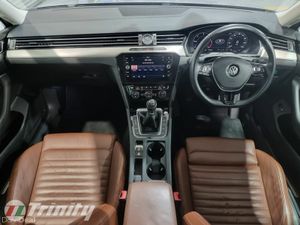 Volkswagen Passat ** HUGE SPEC ** HIGH LINE ** 1.6 - Image 2