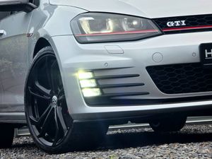 2014 VOLKSWAGEN GOLF GTI DSG LOW MILEAGE - Image 2