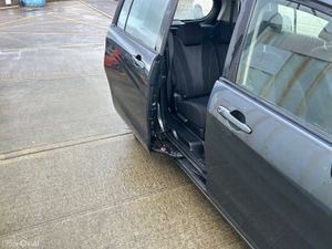 Mazda5.  7 Seat2012 - Image 4
