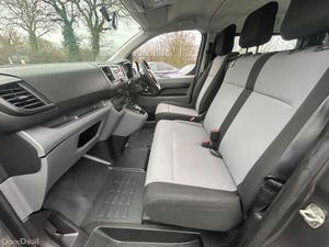 19 Peugeot Traveler 9 seater Automatic - Image 4