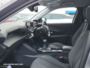 Peugeot 2008 ALLURE 1.5 BLUE HDI 110 - Image 4