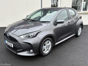 232 Toyota Yaris 1.5 Hybrid Luna - Image 2