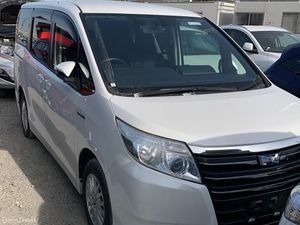 2014 Toyota Noah 1.8 Hybrid 7 SEATER - Image 2