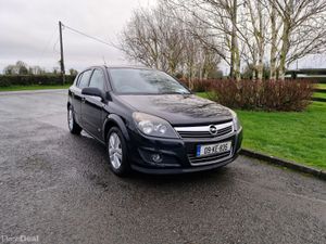 Opel Astra 1.4 petrol ( NCT and TAX ) !! - Image 2