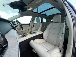 Volvo XC60 T6 PLUS DARK AWD 2.0 ** HUGE SPEC ** // - Image 2