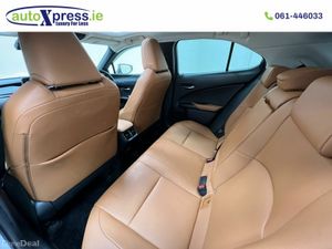 Lexus UX VERSION C 2.0 Hybrid Automatic, Reversing - Image 4