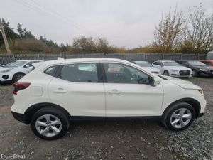 Nissan Qashqai ACENTA PREMIUM Low Mileage - Image 4