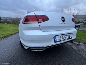 Volkswagen Passat 2021 RLINE - Image 3