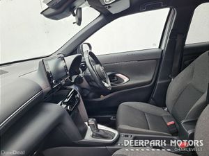 Toyota Yaris Cross 1.5 Hybrid  Luna Sport auto - Image 4