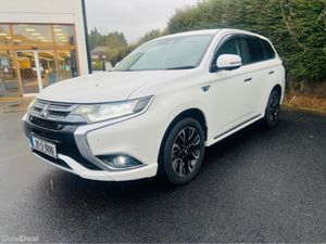 Mitsubishi Outlander STUNNING HYBRID PLUG-IN JEEP - Image 3