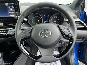 Toyota C-HR 1.8 HYBRID // SERVICE HISTORY // TOP V - Image 4