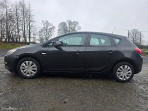 Opel Astra 1.4 petrol ( NEW NCT and taxed )!! - Image 4