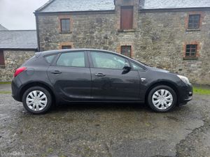 Opel Astra 1.4 petrol ( NEW NCT and taxed )!! - Image 3