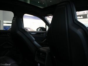 Porsche Cayenne E-Hybrid Black Edition - Image 3