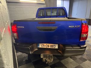 171 Toyota Hilux 2.3D4D 4 Seat Crew Cab  High Spec - Image 4