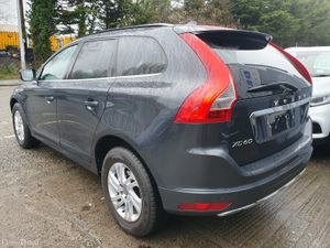 2016 VOLVO V40 SE NAV AUTOMATIC D4 190BHP - Image 4