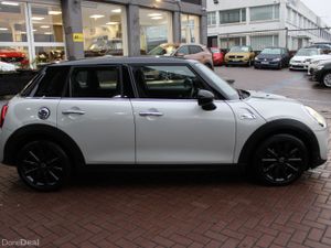 2.0SD COOPER EDITION 5DR HATCHBACK AUTO // AS NEW - Image 3