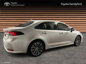 Toyota Corolla LUNA SPORT SALOON // HEATED SEATS / - Image 2