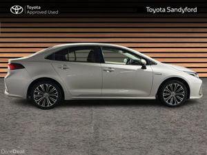 Toyota Corolla LUNA SPORT SALOON // HEATED SEATS / - Image 3