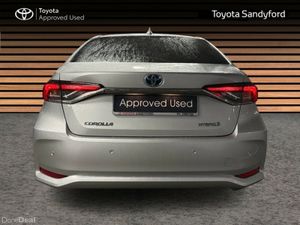 Toyota Corolla LUNA SPORT SALOON // HEATED SEATS / - Image 4