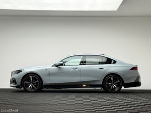 BMW 5-Series 550E M SPORT PRO XDRIVE - Image 4