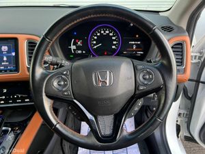 Honda Vezel 1.5 HYBRID // HALF LEATHER HEATED SEAT - Image 4