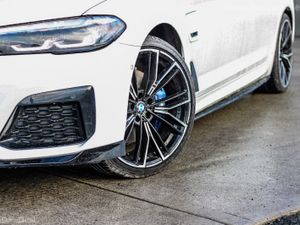 2022 BMW 530E M-SPORT PLUG IN HYBRID - Image 4