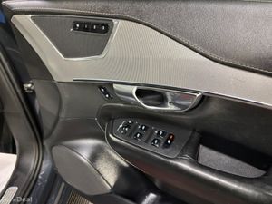 2017 Volvo XC90 T8 (407hp) PHEV Inscription 7 Seat - Image 4