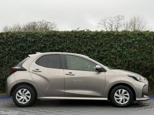 Toyota Yaris 1.5 HYBRID // REVERSE CAMERA // ADAPT - Image 2