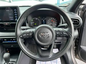 Toyota Yaris 1.5 HYBRID // REVERSE CAMERA // ADAPT - Image 4