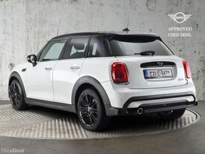 Mini Cooper 5-Door Cooper Exclusive - Image 2